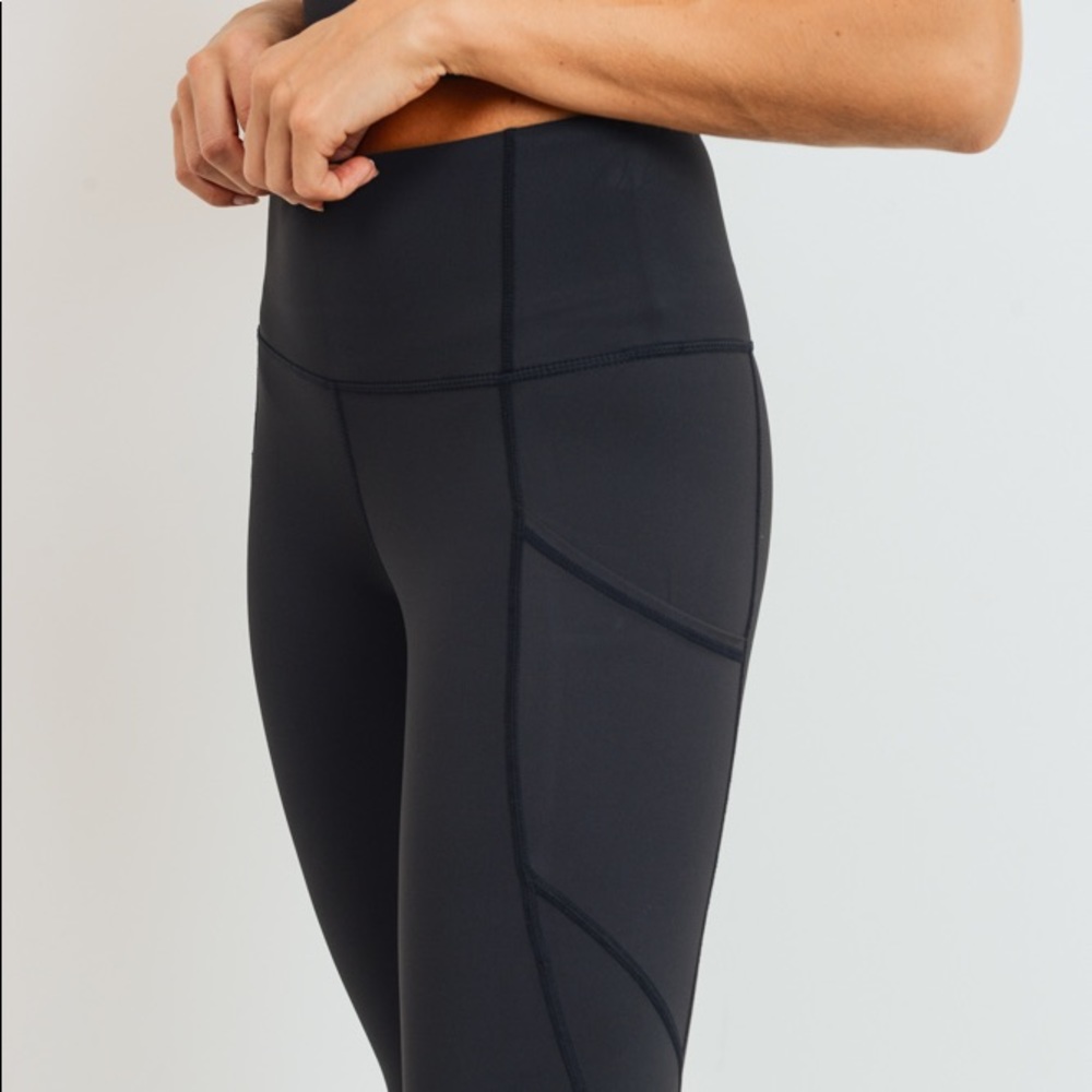 NWT!💕 Solid & Slanted Panel Highwaist Leggings - Picture 6 of 11